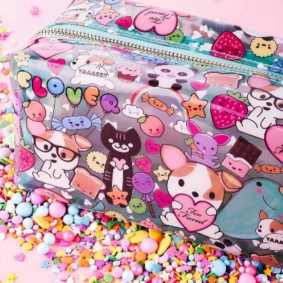 LIMITED EDITION TOO FACED CLOVER COSMETIC POUCH. - Picture 2 of 6